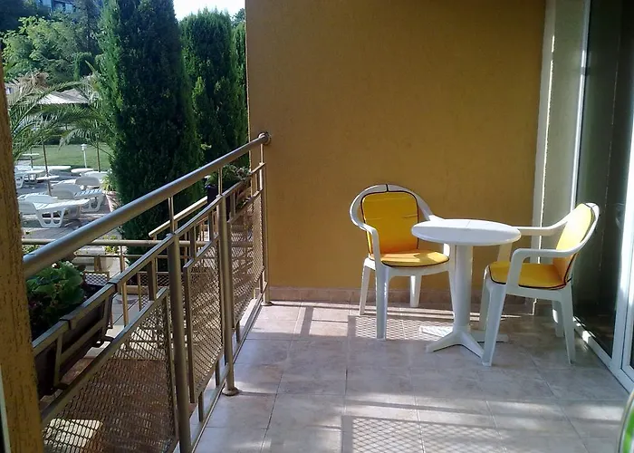 Elias גולדן סנדס